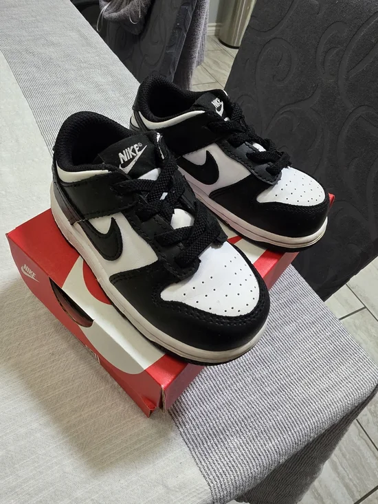 Nike Kids Black & White Low-Top Sneakers