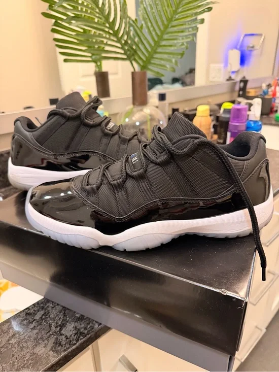 Men’s Retro Air Jordan XI low, space jam