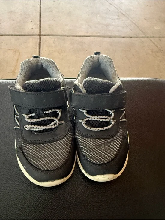 Stride Rite Black and Gray Kids Sneakers