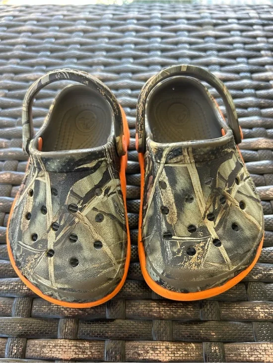 CROCS Kids Camo Water Clogs with Orange Trim 6/7c