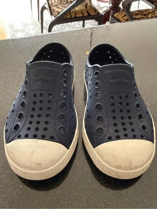 7T Native Shoes Jefferson Kids Water Shoes - Regatta Blue & Shell White GUC