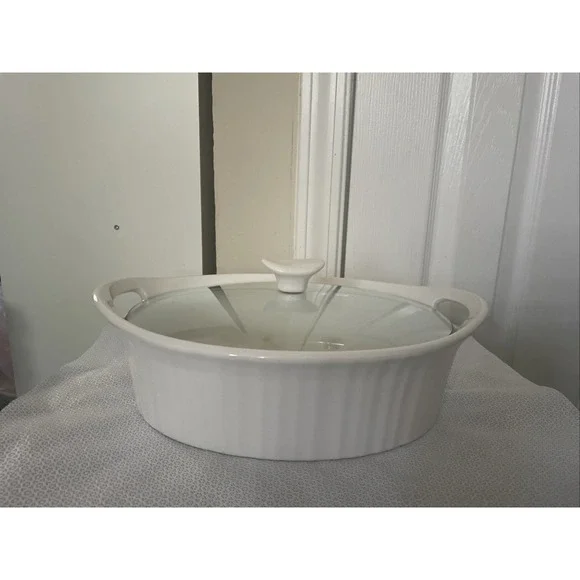 CorningWare French White 2.5-quart, 2.3 liter Oval Casserole with Glass Lid