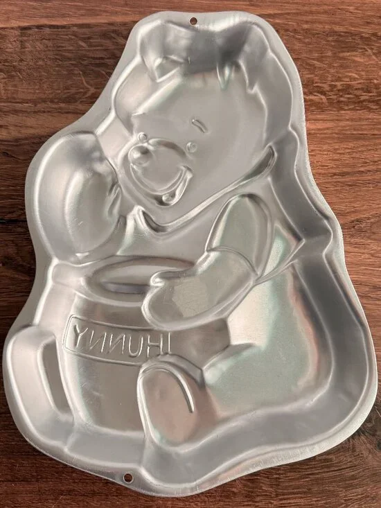 Wilton Winnie the Pooh Cake Pan 1995 Disney Aluminum Baking Mold 2105-3000