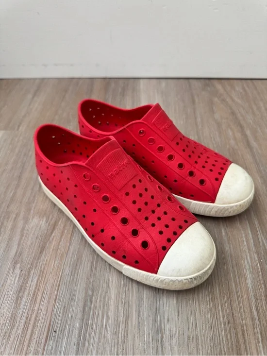 Native Jefferson Kids Red Slip-On Water Shoes Youth Size J1 white
