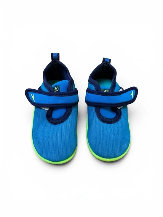 Speedo toddler blue water shoes size 5/6