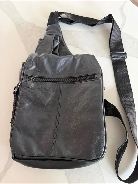 Vintage DB Design Crossbody Bag Black Leather Purse for Men or Women. Travel