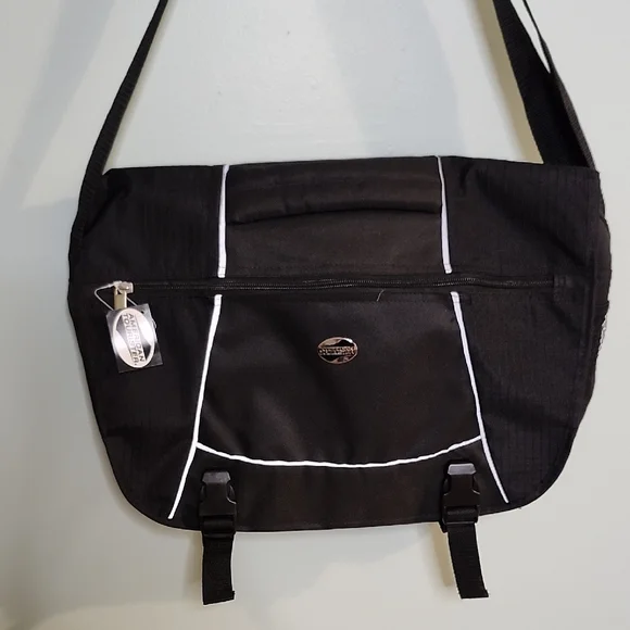 NWT American Tourister Laptop Multi-Pocket Travel Bag