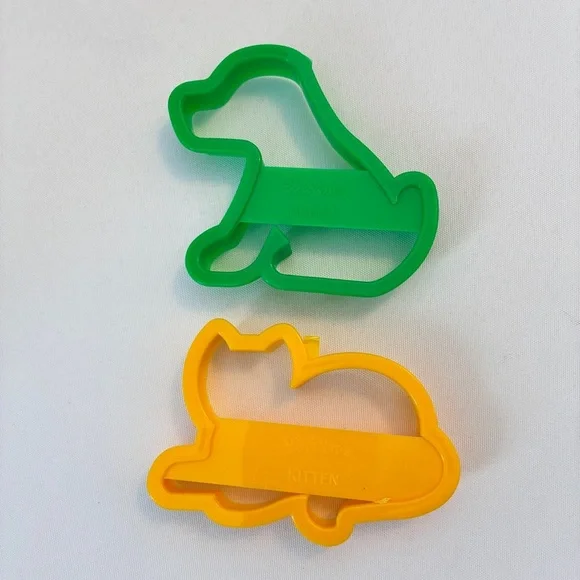 Wilton Puppy & Kitten Plastic Cookie Cutters Set of 2