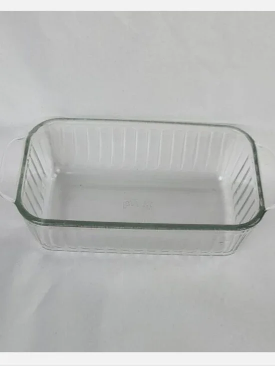 Vintage Mid-Century Pyrex Scalloped Loaf Plan 1.5 Qt