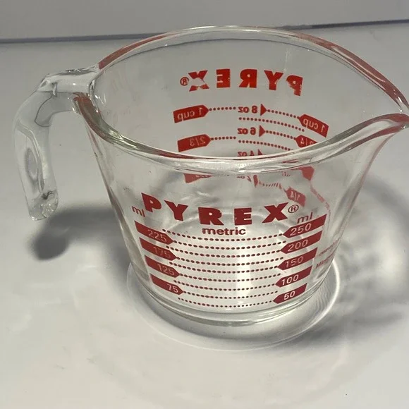 Pyrex Measuring Cup 1‎ Cup Clear Good Red Graphics Glass Made in USA