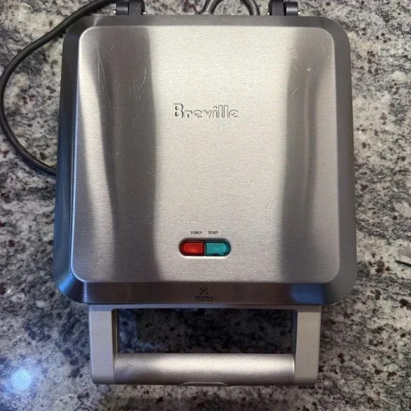 Breville BP1640XL 1200W Personal Pie Maker Stainless Steel. - Working