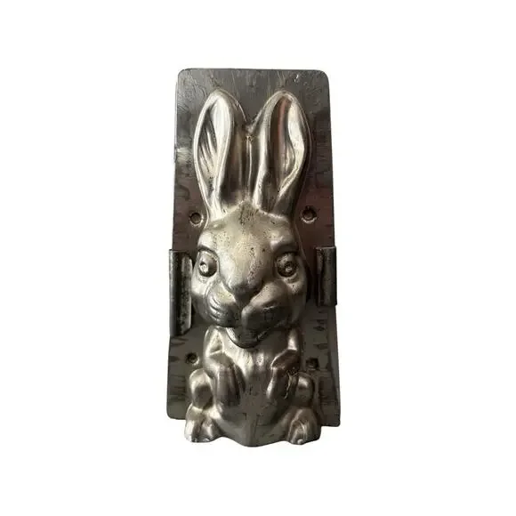 Antique Vintage Easter BUNNY RABBIT SITTING ON HIND LEGS Chocolate Mold. #286