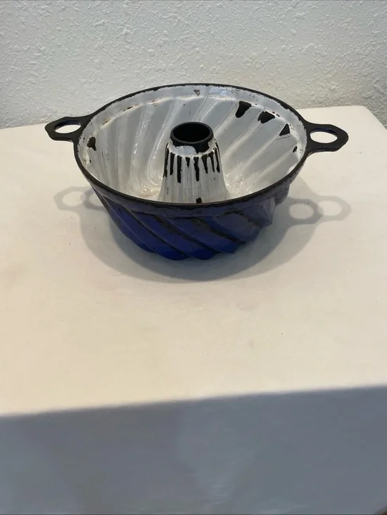 Vintage Blue and White Bundt Cake Pan with Handles