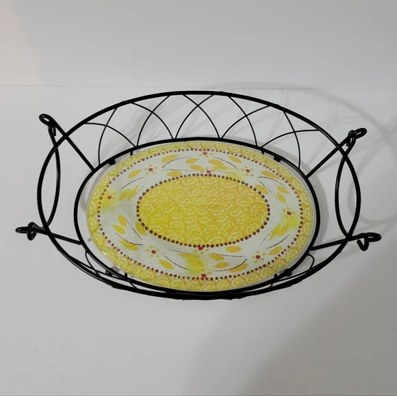 Temptations by Tara Wire Basket With Glass Trivet