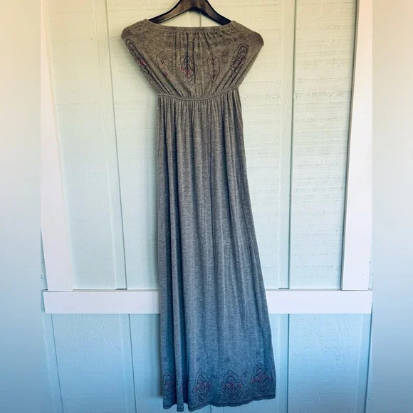 Love Tree Gray Maxi Dress Women's Small Strapless Printed Boho Stretch (B9-1041)