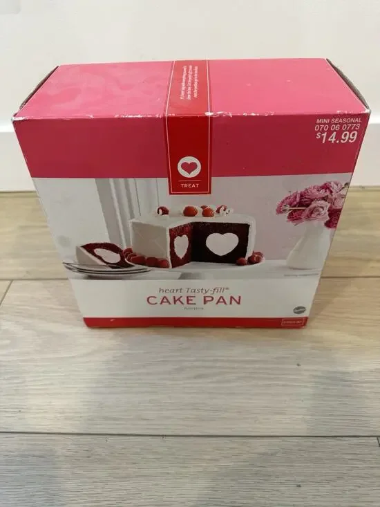 Valentine's Day Wilton Nonstick Heart Tasty Fill Cake Pan Set