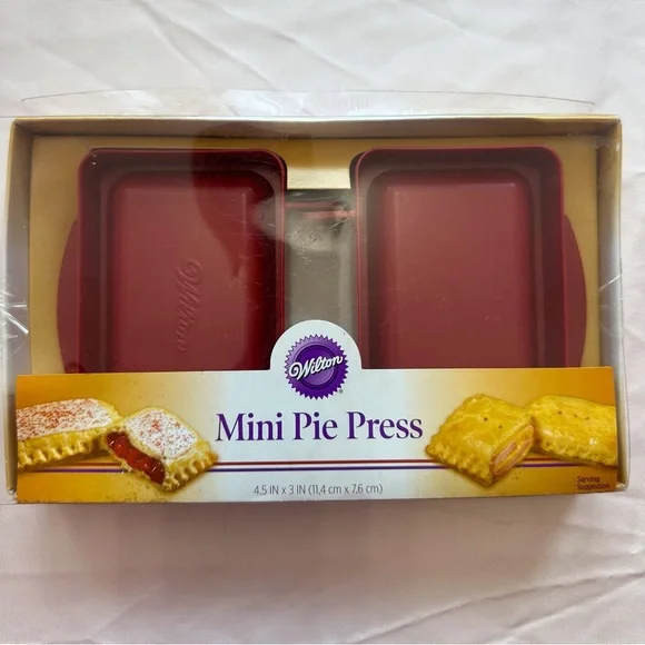 Set of 2 unopened Wilton red mini pie press‎