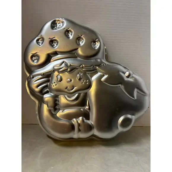 Vintage 1981 Wilton Strawberry Shortcake Character Aluminum Cake Pan #502-3835‎