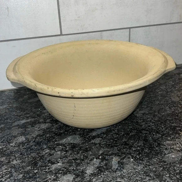 Stoneware baking bowl Pampered chef Can use inverted too as a roaster with baker