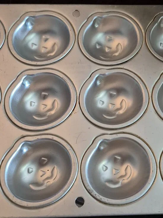 Vintage 1994 Wilton Petite Jack-O-Lantern Mini Cake Pan 12 Molds Bakeware GC