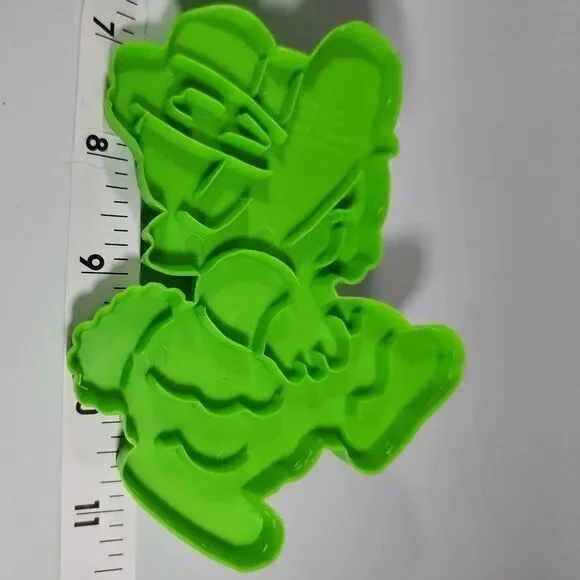 Pair 1976 wiltons Vintage Spring /Easter Cookie Cutters Plastic 2 Bunny And Duck