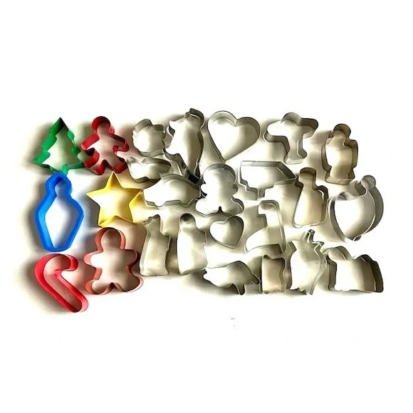 Vintage‎ Lot of 25 Cookie Cutter Metal & Plastic Assorted Shapes and Size