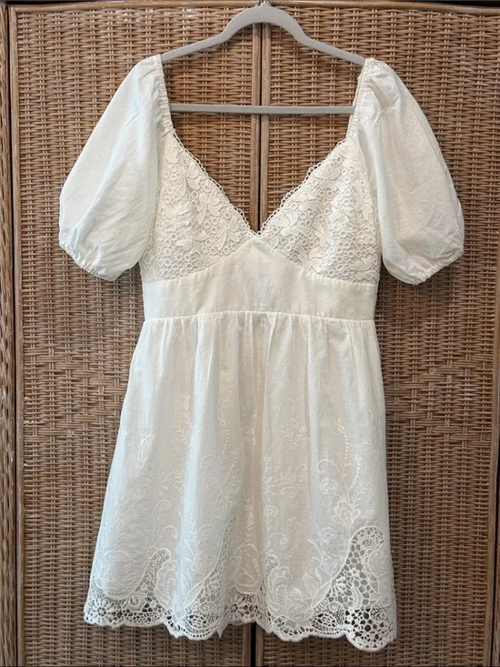 Selfie Leslie White Lace Mini Dress