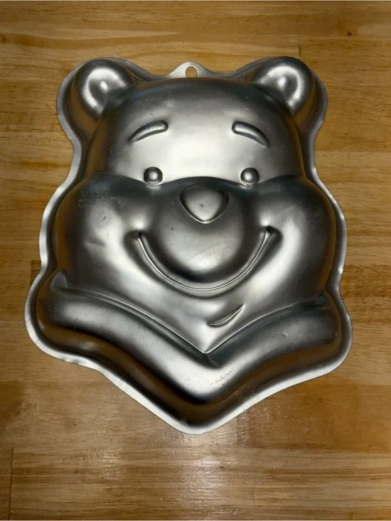 Vintage Disney Winnie the Pooh Wilton 2001 Aluminum Character Cake Pan Mold Face