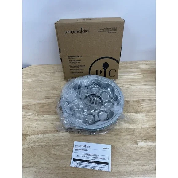Pampered Chef Secret Center Cake Pan #100666 TURQUOISE/TEAL NIB