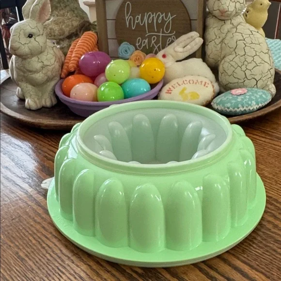 Vintage TUPPERWARE l Mint Green Jello Mold