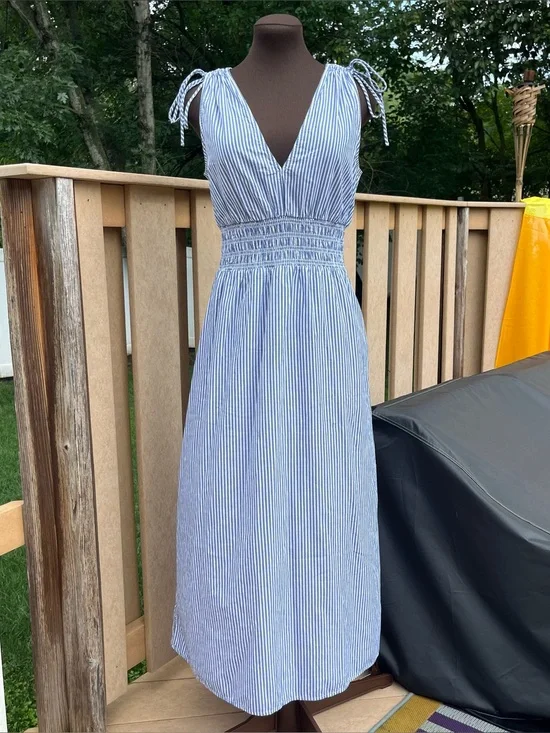 Old Navy Fit & Flare Sleeveless Striped Tie Shoulder Smocked Maxi Dress Size S