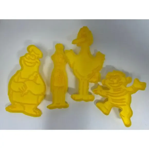 Muppets Inc. Yellow‎ Sesame Street Cutters Big Bird Cookie Monster Burt & Ernie