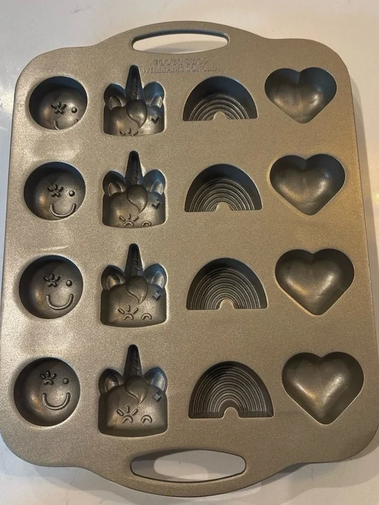 2 Williams Sonoma Unicorn, Rainbow & Heart Mini Cake Pans - Baking Cooking NEW