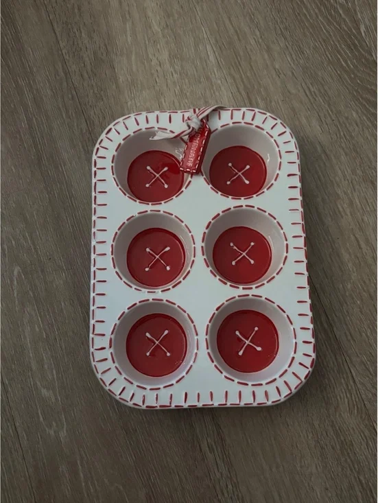 Mud Pie Ceramic Button Details 6-Cup Muffin Pan with 
