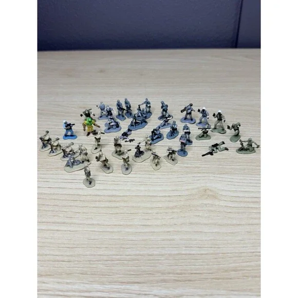 Micro Machines Lot Of 35 Military Troops Small Soldiers Mixed Desert Galoob 90s