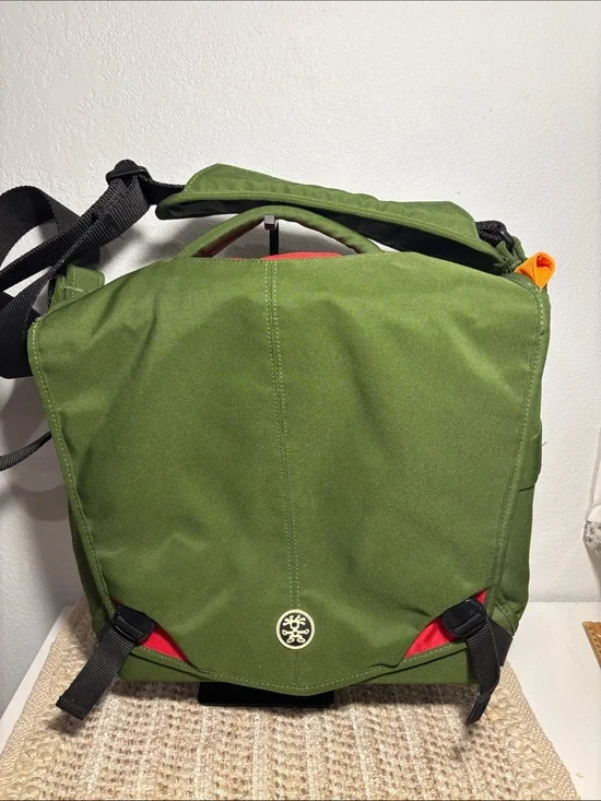 Crumpler 6 Million Dollar Home Messenger Bag - Green / Red