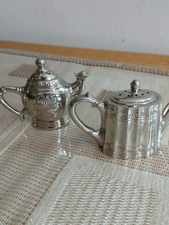 Silver Plated Salt And Pepper Shakers By Godinger Style vnt