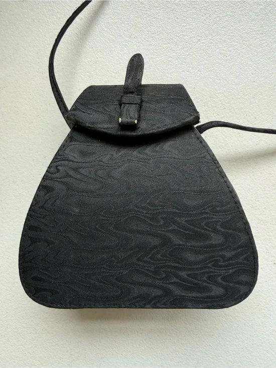 Vintage Classic Black Textured Shoulder Bag - Unbranded