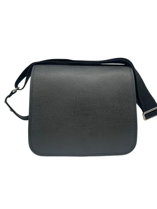 Louis Vuitton Taiga Black Shoulder Bag Andrey