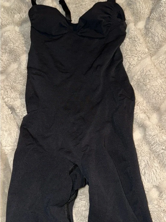 SKIMS Black Women’s Shapewear Bodysuit - Classic Sleek Support