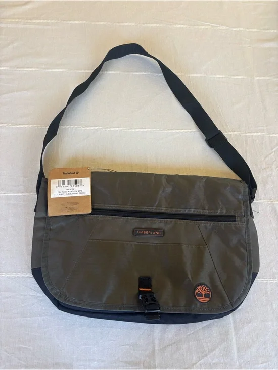 NWT Timberland Twin Mountain Messenger Bag 17” Laptop Burnt Olive crossbody