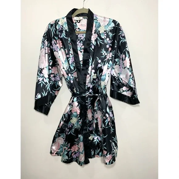 Victoria's Secret Vintage Kimono Robe Womens Medium‎ Black Floral Gold Label