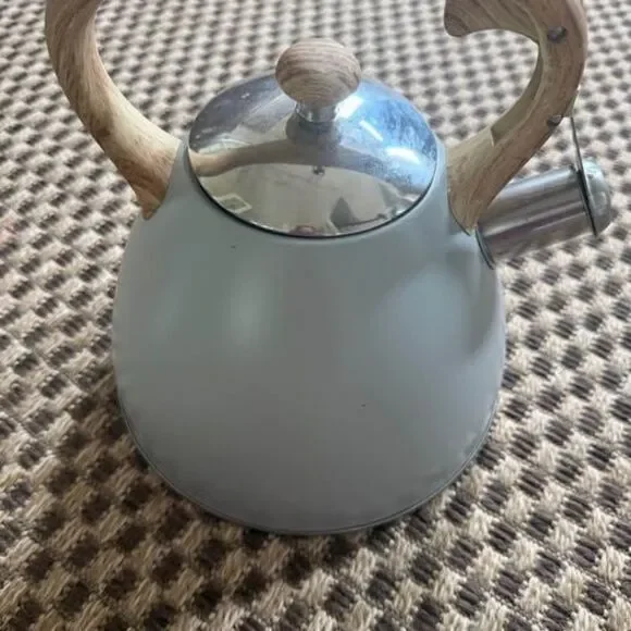 Tea kettle