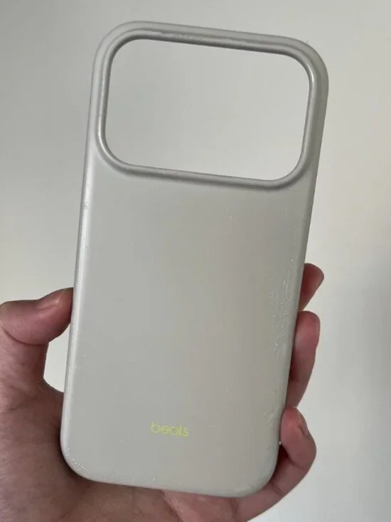 Apple iPhone 17 Pro Light Grey Beats Case