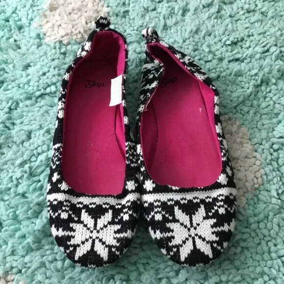Gap Kids Ballet Flat Shoe 3 US 2 UK 33 EU Black White Sweater Snowflake slipper