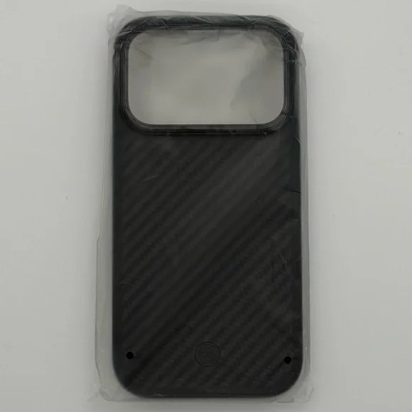 iPhone 17 Black Carbon-Texture Mag Safe Case