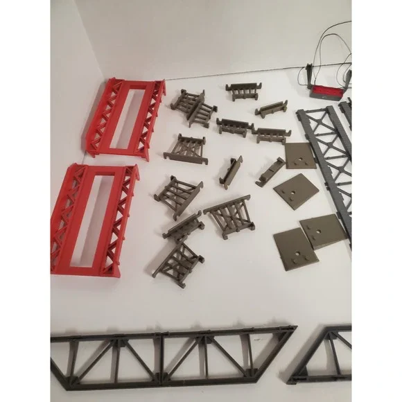 Life Like Ho Train Assortment Of Bridge Parts And Pieces