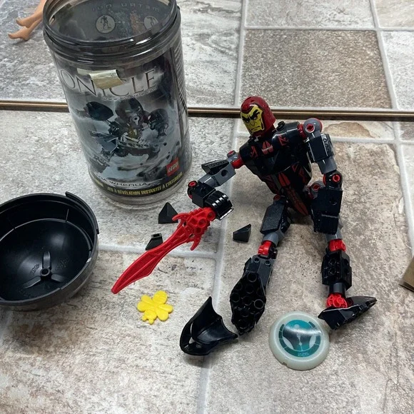 LEGO Bionicle 8603 Toa Whenua Metru Nui Figure with Canister and Kanoka Disk