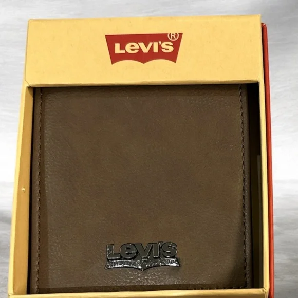 Levi's Tan Leather Wallet with Metallic Logo