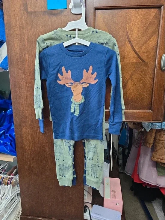 2t brand new pajamas from carter's item 79G7
